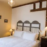 Maison De Mezos