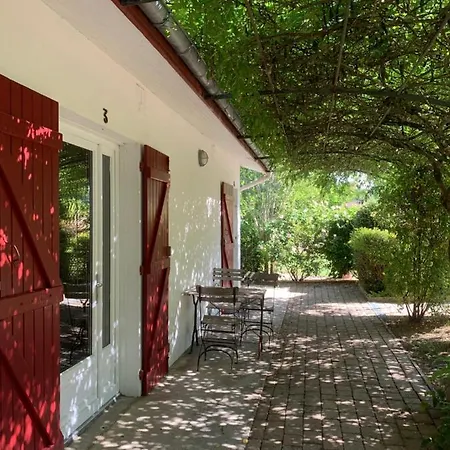 Maison De בית הארחה Mézos