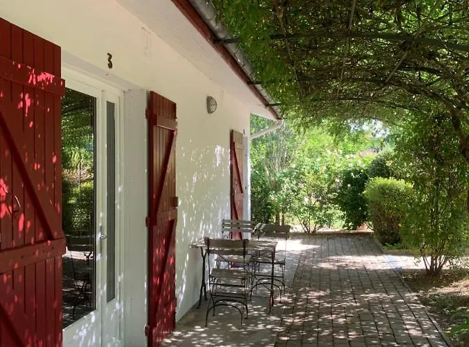 Maison De Penzion Mézos